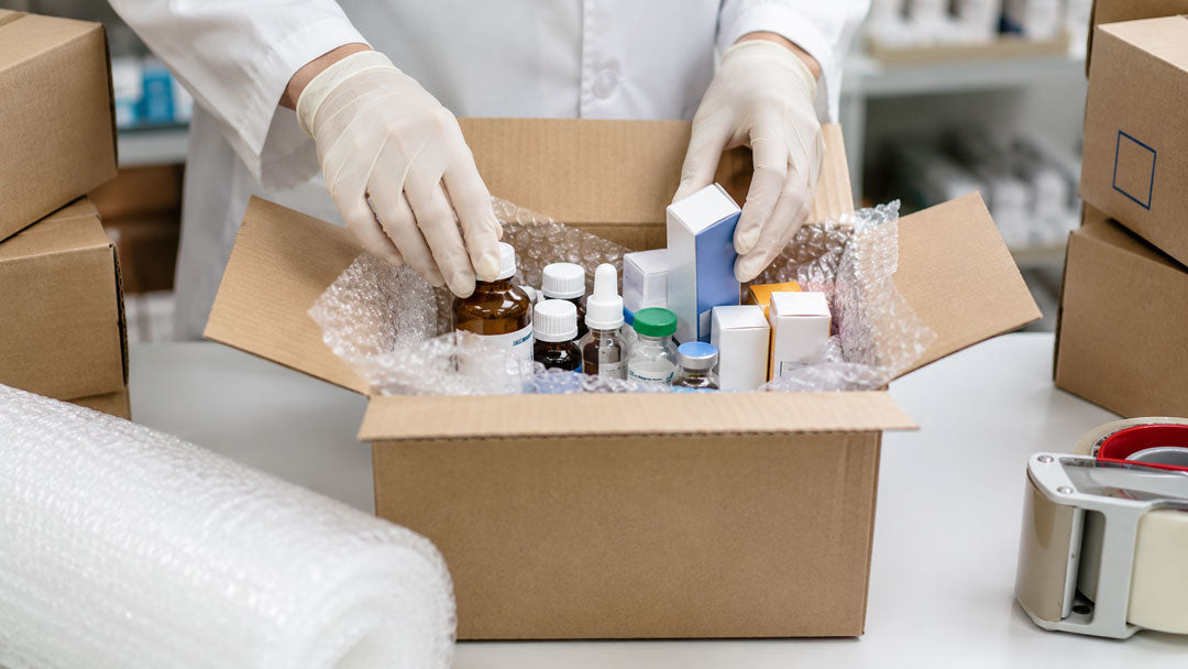 Cómo asegurar medicamentos frágiles durante envío a domicilio 2026